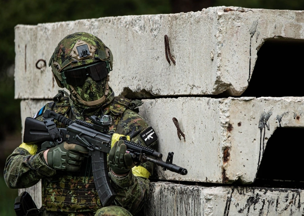 Airsoft mil-sim gameplay in Suurpea forest